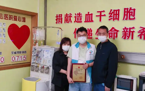 夫妻閉店3天陪兒子救了個人 實在太感人了