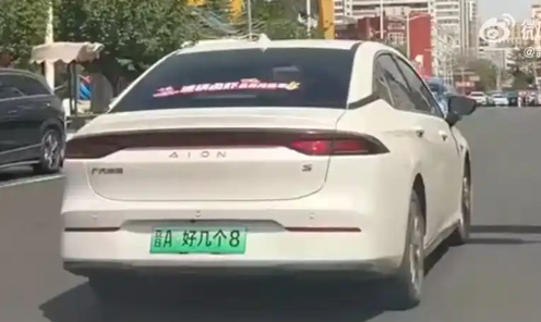 太原現(xiàn)“晉A好幾個(gè)8”車牌 交警調(diào)查 究竟是怎么回事？